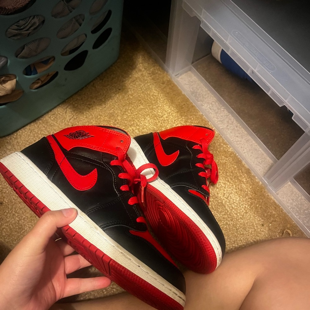 Jordan Kids Shoes in Black and Red